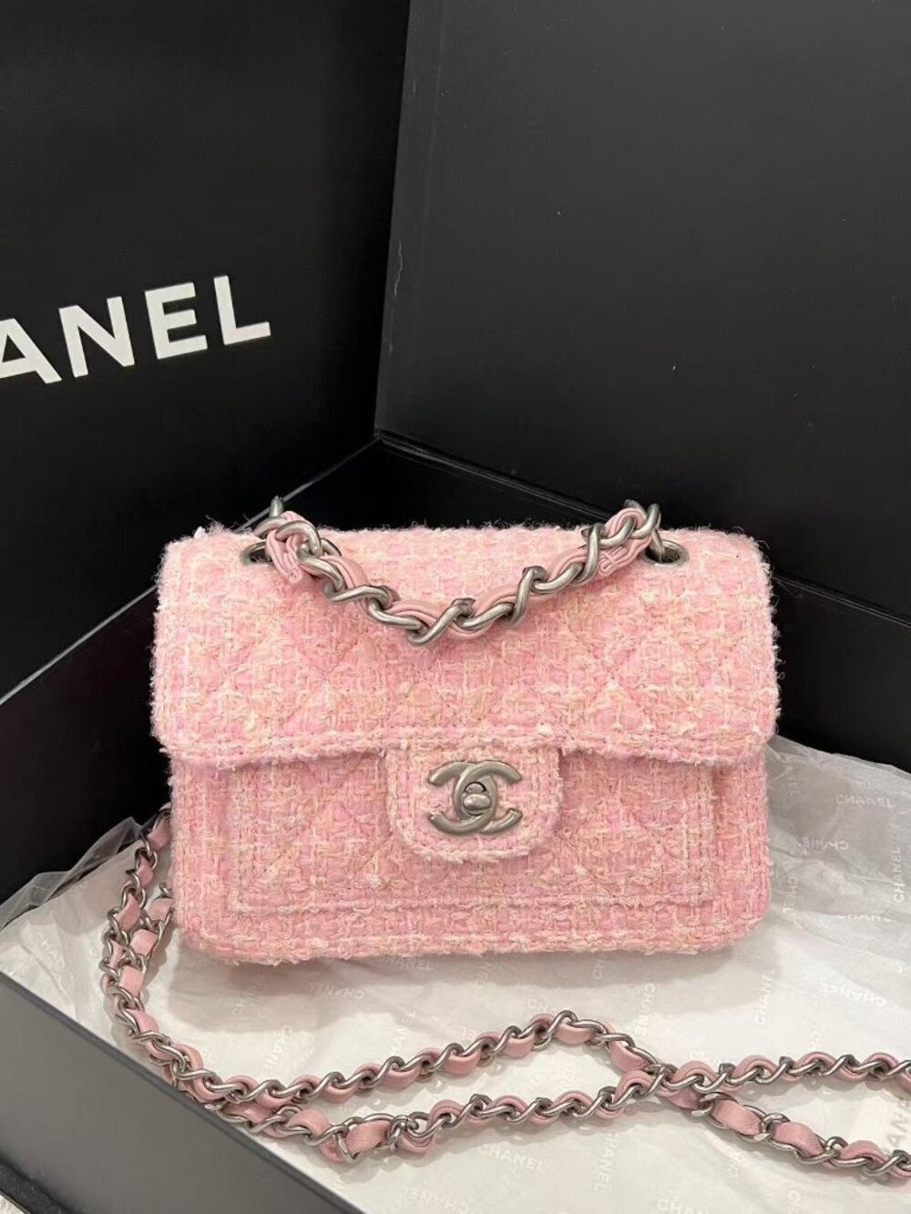 Classic CHANEL bag: A Stylish and Versatile Choice for Elegance